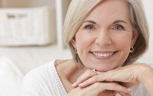 Как пошагово и правильно наносить макияж для женщины 50 лет
